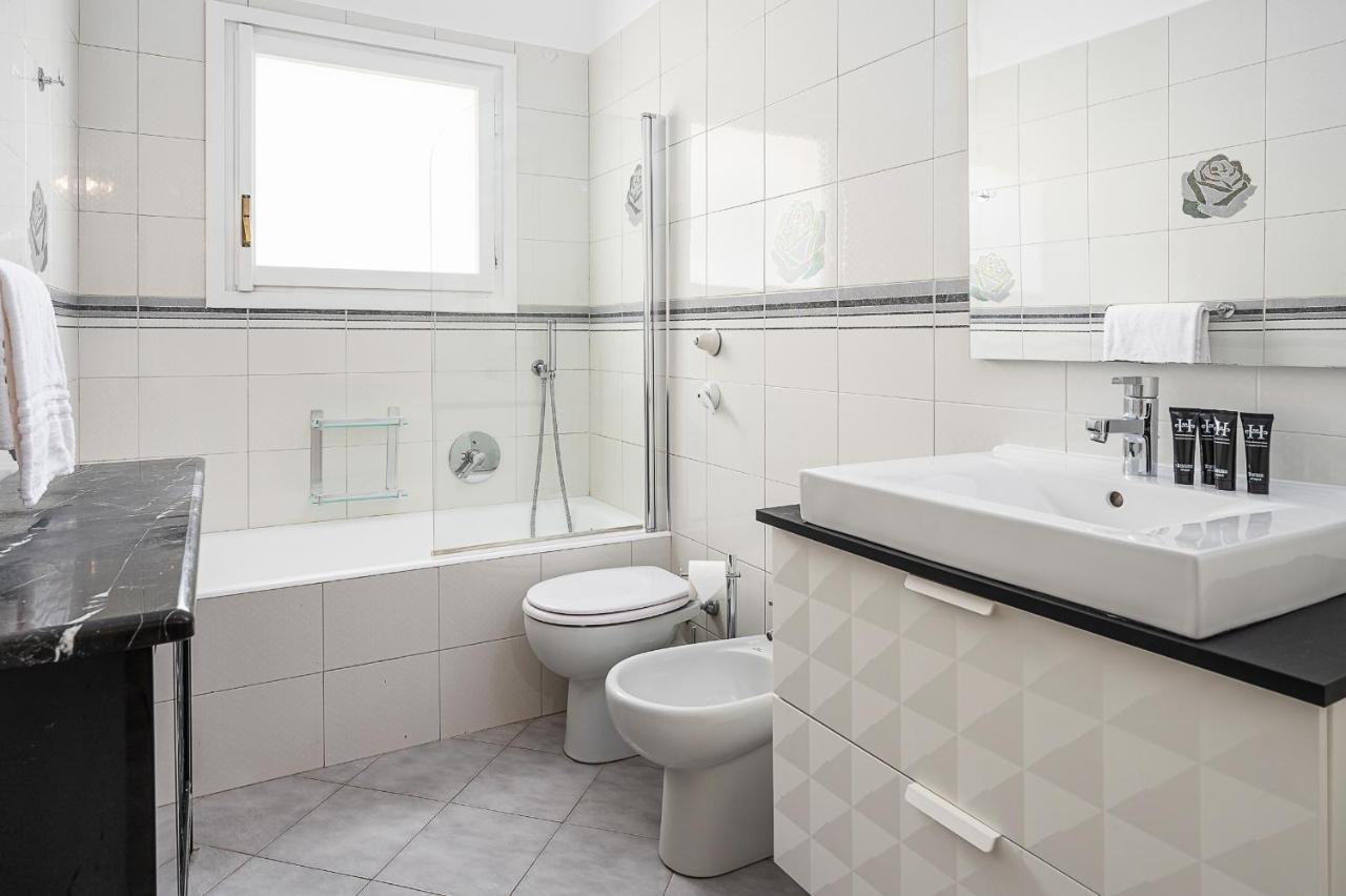 Hemeras Boutique Homes - Design Home In Canals District Milan Bagian luar foto